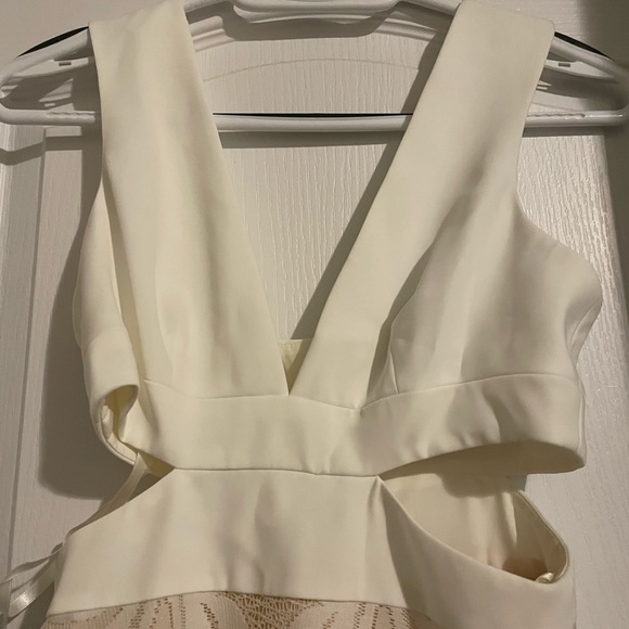 BCBGMAXAZRIA Marilyne Swirl Lace Cutout Gown - Picture 6 of 6